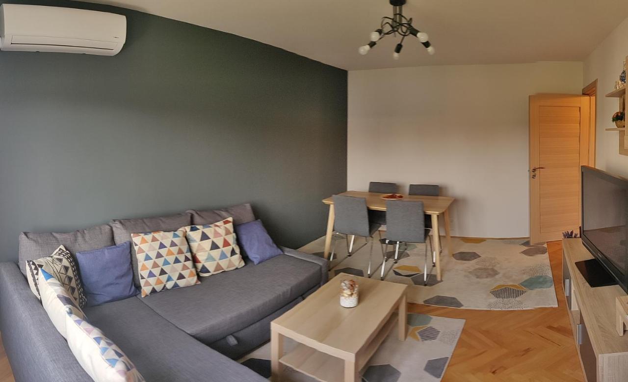Modern And Cozy Apartment Pitesti